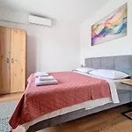 Apartment Aurora By Interhome Maslenica