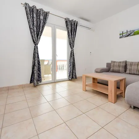 Aurora By Interhome *