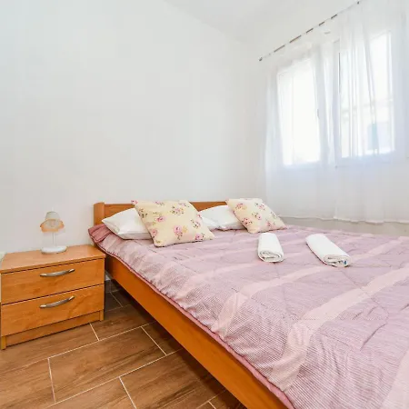 Aurora By Interhome Maslenica