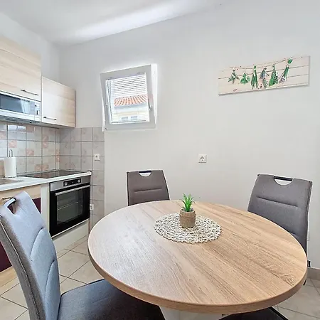 Apartment Aurora By Interhome Maslenica