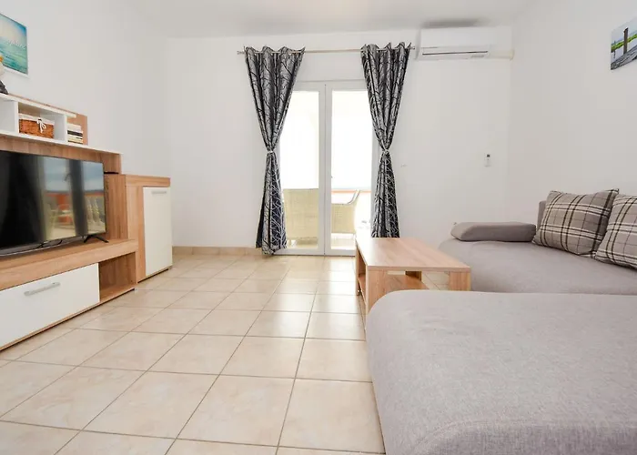 Aurora By Interhome Maslenica