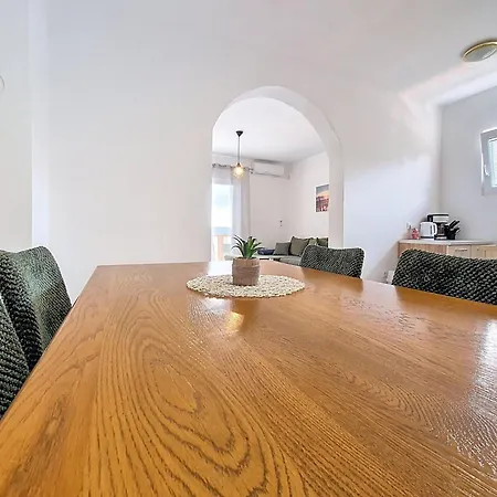 Apartment Aurora By Interhome